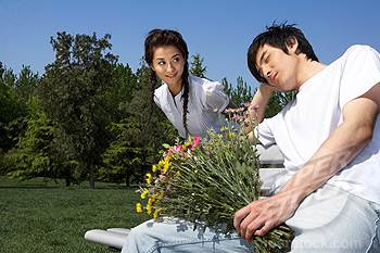 زن زیبا و مرد جذاب